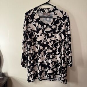 Chico's Black and Tan 3/4 Sleeve Relaxed Graphic Blouse